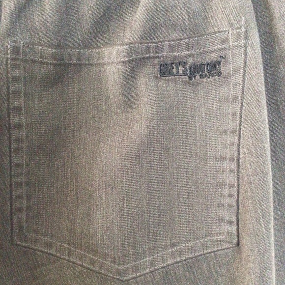 Grey’s Anatomy Grey Scrub Pants - Picture 7 of 10